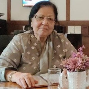 <span class="hide-first-letter">F</span>Riaz Rizvi